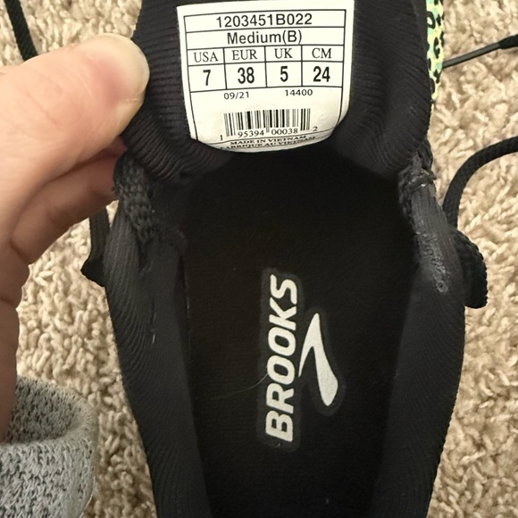 Brooks Running Shoes with Mint Leopard Midsole - Size 7 - Picture 5 of 5